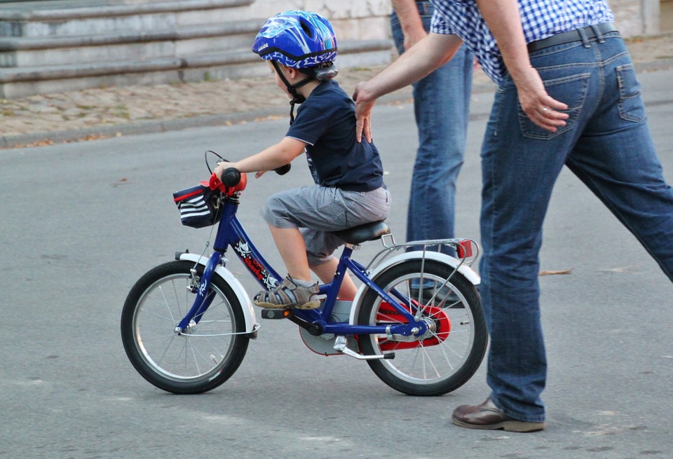 when should a child ride a bike without stabilisers